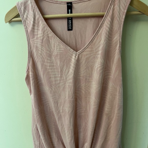Design Lab sleeveless top, size small - Picture 2 of 3